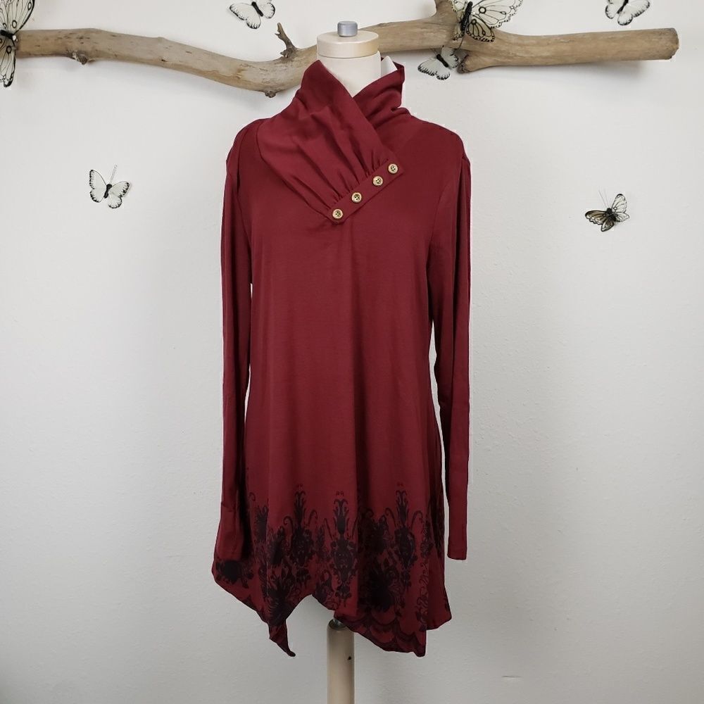 Sese code tunic with button neck